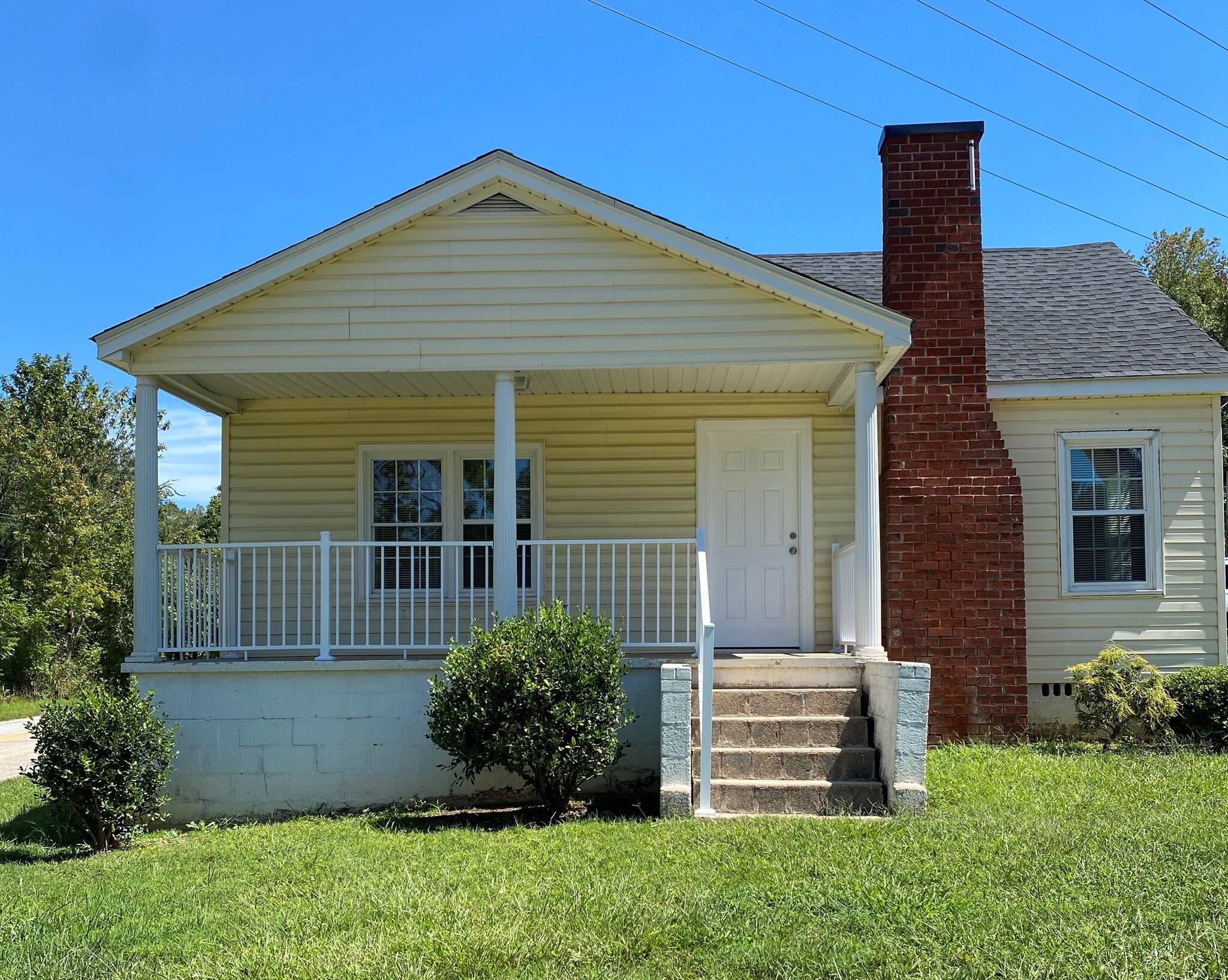 4 Home Res-Income Country Club Rd portfolio of 4 properties for sale on LoopNet.ca Building Photo- Image 1 of 15