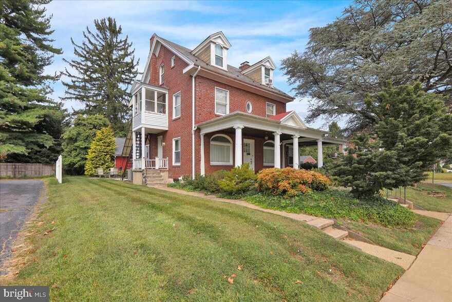 325 E Lancaster Ave, Reading, PA for sale - Building Photo - Image 2 of 27