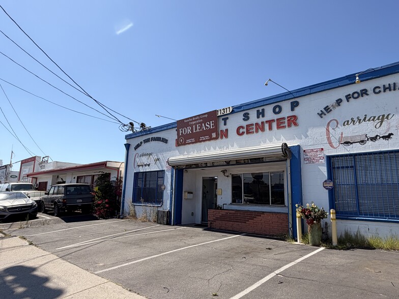 11311 Vanowen St, North Hollywood, CA for lease - Building Photo - Image 2 of 6