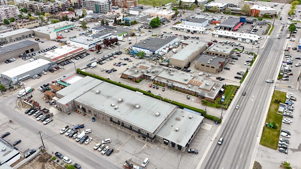 1860 Spall Rd, Kelowna, BC for sale - Primary Photo - Image 1 of 1