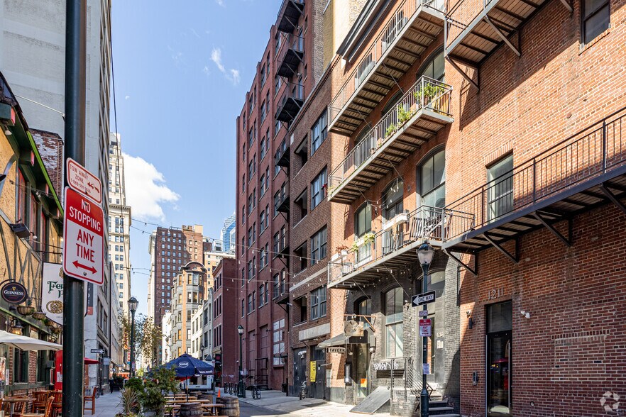 1217 Sansom St, Philadelphia, PA à louer - Photo du bâtiment - Image 3 de 5