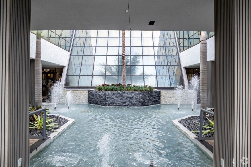 1200 N Federal Hwy, Boca Raton, FL à louer - Photo du bâtiment - Image 3 de 12