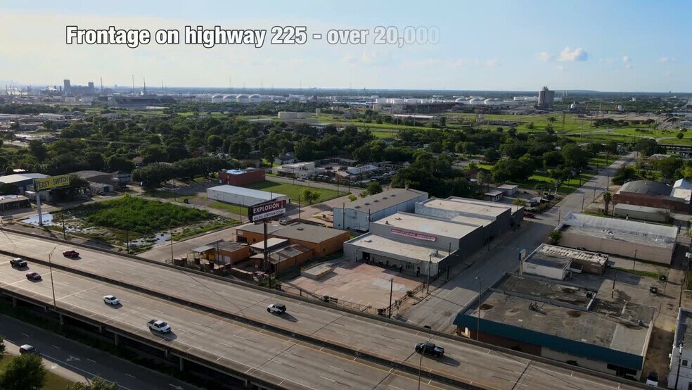 102 S Shaver St, Pasadena, TX à louer - Vidéo sur l’inscription commerciale - Image 2 de 55