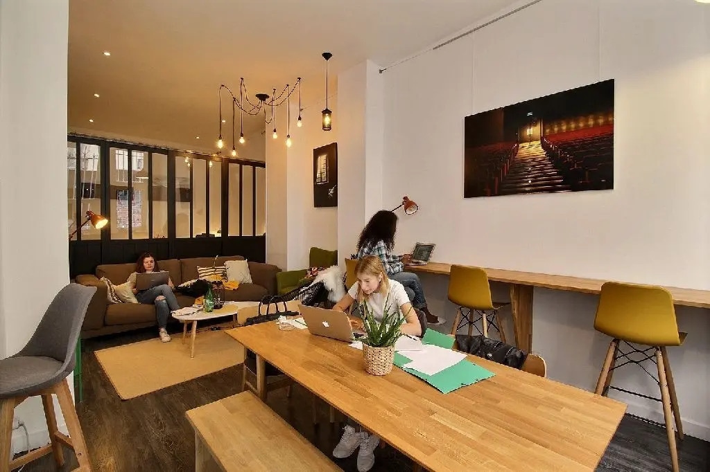 Office in Paris for lease Interior Photo- Image 1 of 7