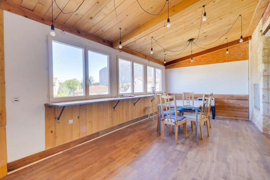 Office in Le Bouscat for lease - Building Photo - Image 3 of 8