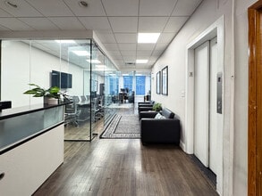 22 E 41st St, New York, NY for lease Interior Photo- Image 2 of 11