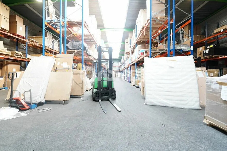 Office in Genas for lease - Building Photo - Image 1 of 9