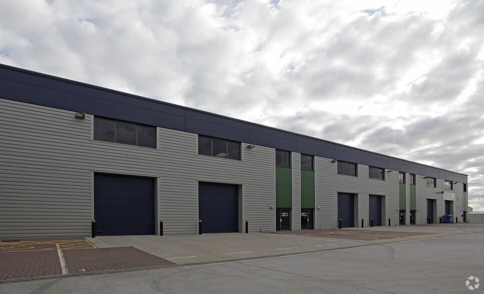 Tallon Rd, Brentwood à louer - Photo du bâtiment - Image 2 de 6