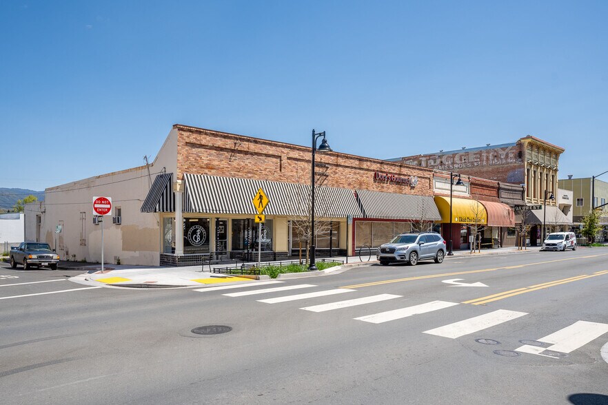 295 N State St, Ukiah, CA à vendre - Photo du bâtiment - Image 2 de 23