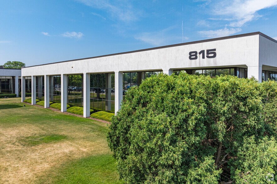815 N Larkin Ave, Joliet, IL à louer - Photo du bâtiment - Image 2 de 5