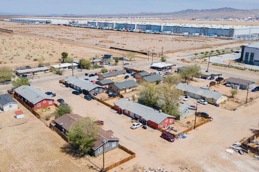 12023 Chamberlaine Way, Adelanto, CA à vendre - Photo du bâtiment - Image 2 de 16