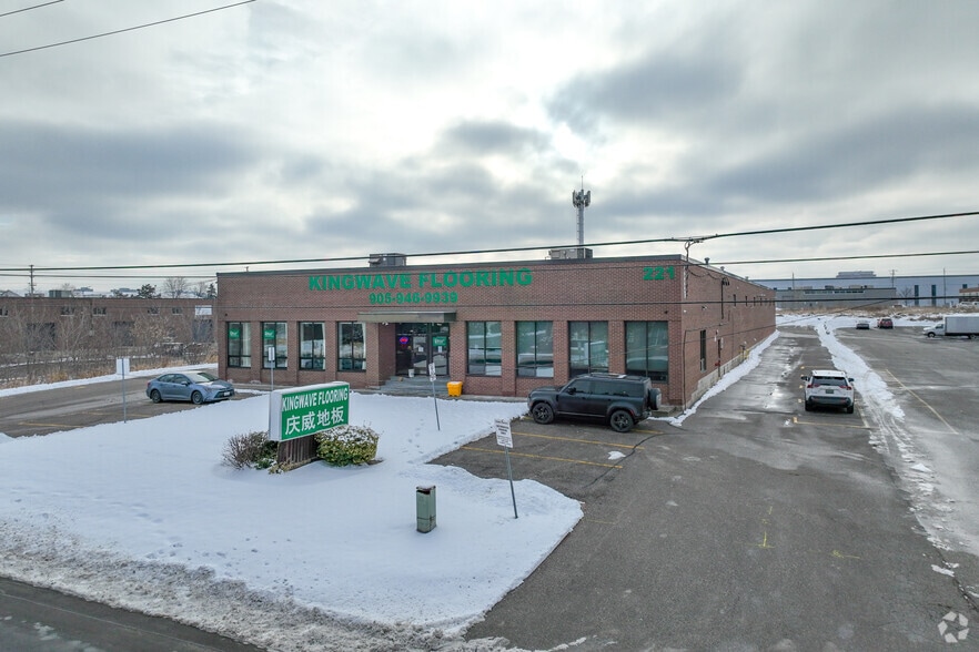 221 Denison St, Markham, ON for sale - Primary Photo - Image 1 of 1