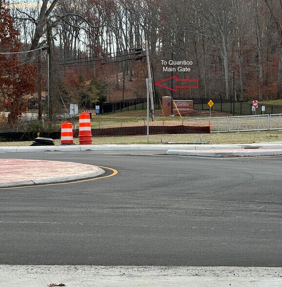 18704 Old Triangle Rd, Triangle, VA à vendre - Photo du bâtiment - Image 2 de 9