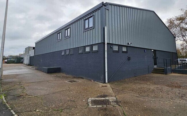 Plus de détails pour 23 Laker Rd, Rochester - Industriel à louer