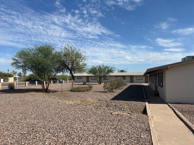 4220 N Granada Dr, Eloy, AZ à vendre - Photo du bâtiment - Image 3 de 9