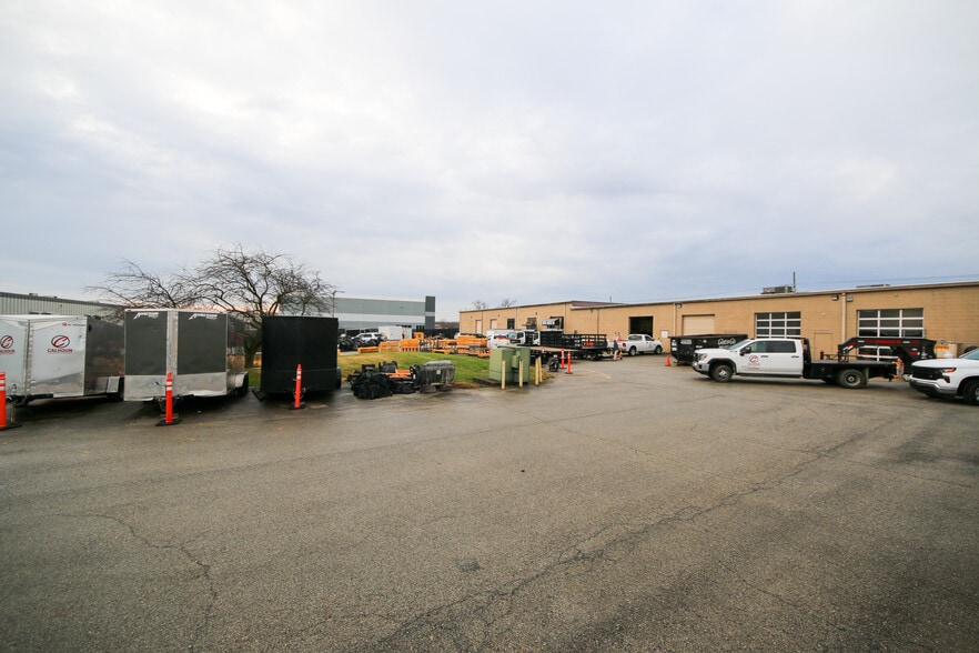 7707 National Tpke, Louisville, KY for lease - Building Photo - Image 3 of 22