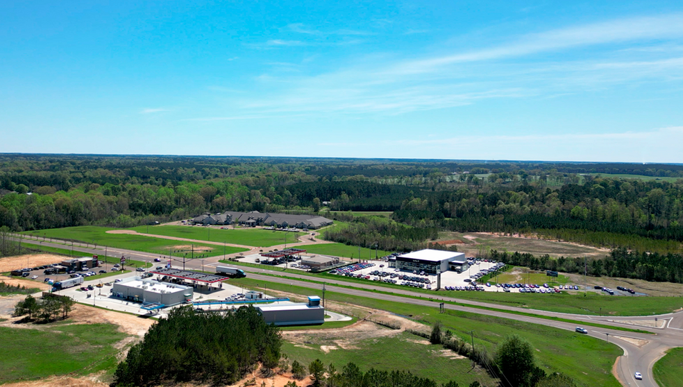 108 Crossing dr, Mccomb, MS for sale - Primary Photo - Image 1 of 5