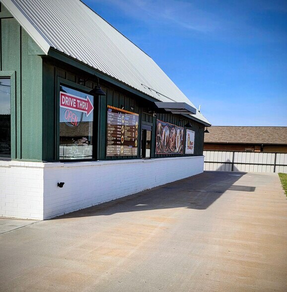 711 E St, Elgin, OK à louer - Photo du bâtiment - Image 2 de 8
