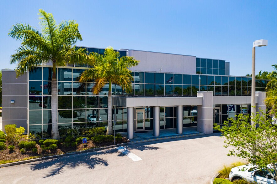 12381 S Cleveland Ave, Fort Myers, FL à louer - Photo du bâtiment - Image 3 de 8