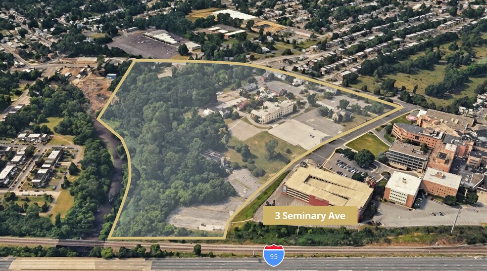 3 Seminary Ave, Upland, PA à louer - Photo principale - Image 1 de 4
