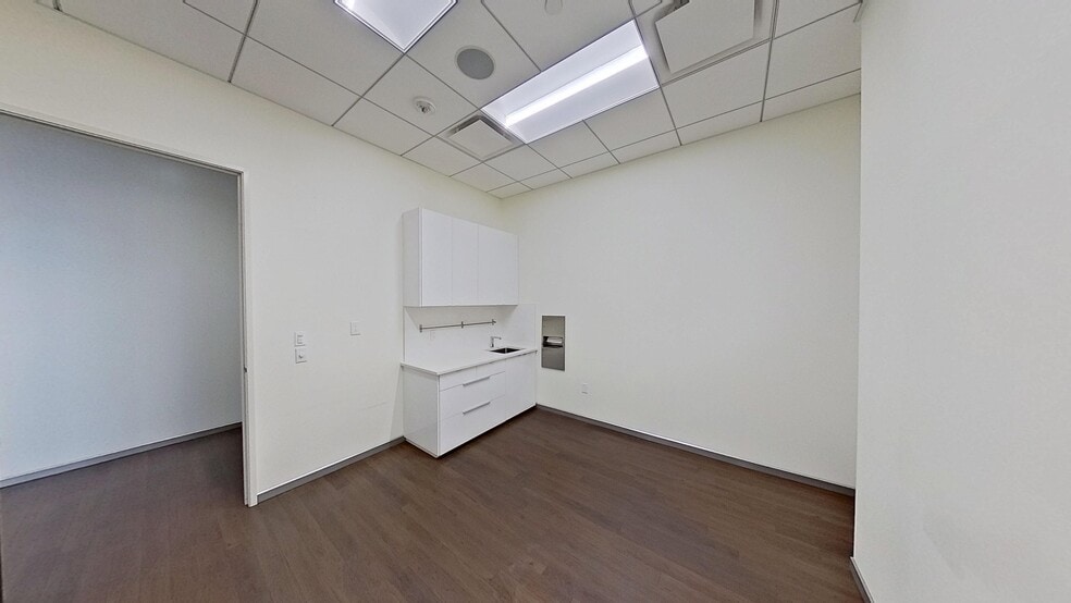 520 Deep Valley Dr, Rolling Hills Estates, CA for lease - Interior Photo - Image 3 of 80
