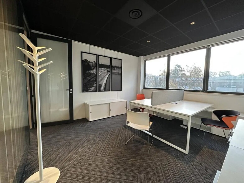 3 Allée Des Séquoias, Limonest for lease - Interior Photo - Image 2 of 4