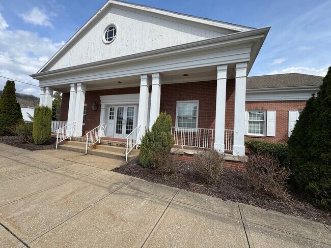 More details for 530 Broadway, East Liverpool, OH - Retail for Sale
