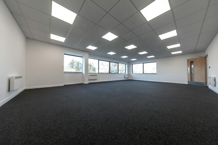 Ockham Dr, Greenford à louer - Photo du bâtiment - Image 3 de 5