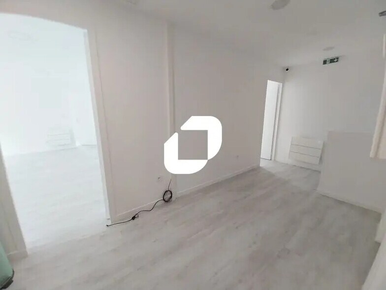 Bureau dans Élancourt à louer - Photo intérieure - Image 3 de 9