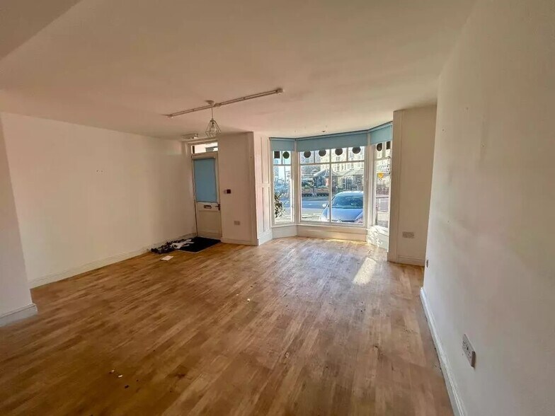 St. Annes Sq, Barmouth for sale - Interior Photo - Image 3 of 5