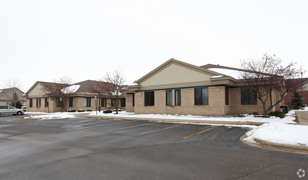 2193 Association Dr, Okemos, MI à louer - Photo du bâtiment - Image 3 de 9