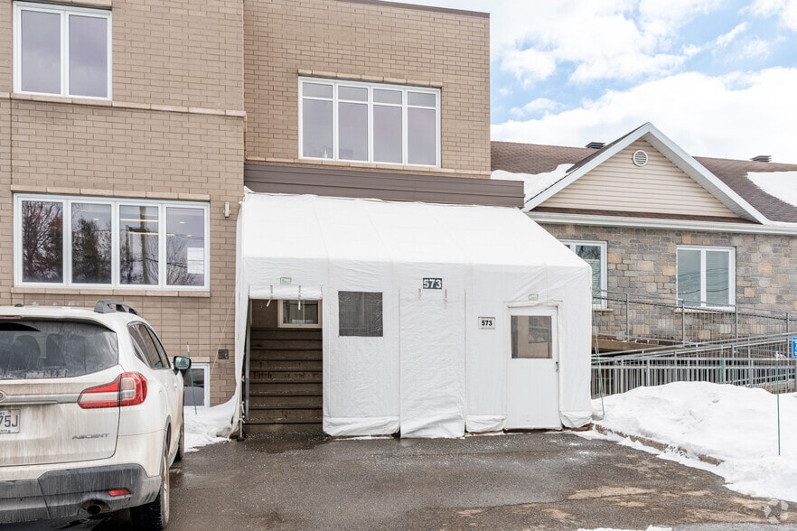 573 Rue De Bernières, Lévis, QC for lease - Building Photo - Image 3 of 3