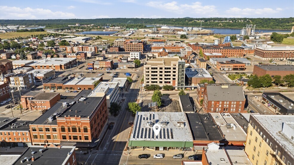 962-980 Main St, Dubuque, IA à louer - Photo du bâtiment - Image 3 de 16