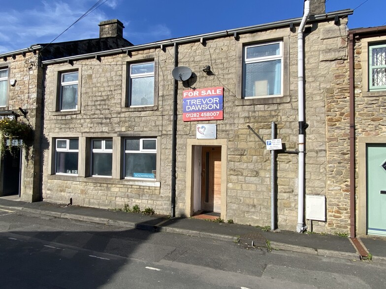 2 Green St, Barnoldswick for sale - Building Photo - Image 1 of 3