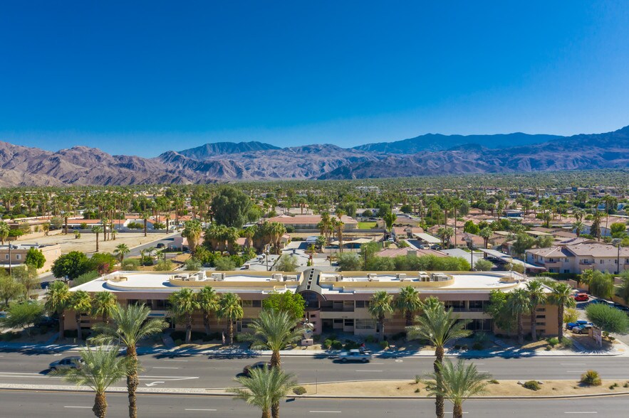 73733 Fred Waring Dr, Palm Desert, CA à louer - Photo du bâtiment - Image 3 de 9