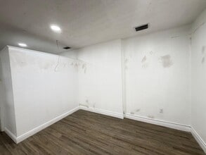 9260-9290 Hammocks Blvd, Miami, FL for lease Interior Photo- Image 2 of 8
