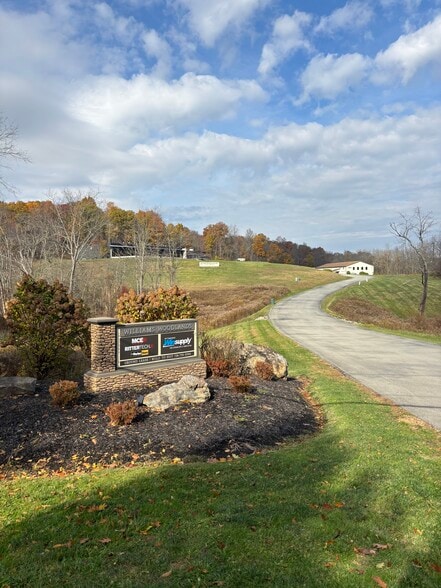 Williams Drive, Zelienople, PA à louer - Photo du bâtiment - Image 1 de 6