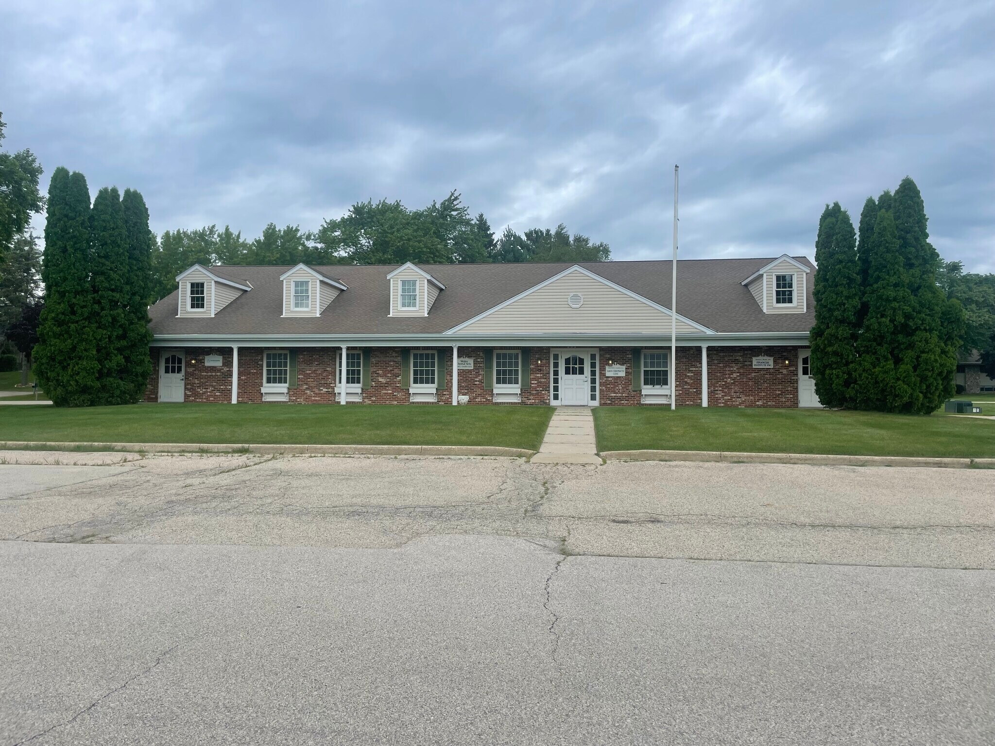 104 E Summit Ave, Wales, WI for sale Building Photo- Image 1 of 23