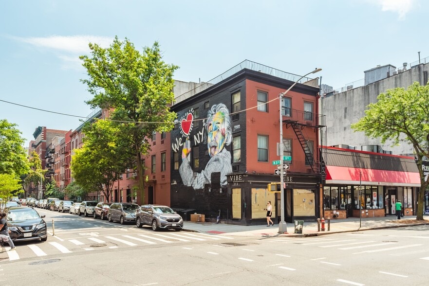 212 Eighth Ave, New York, NY for sale - Building Photo - Image 2 of 35