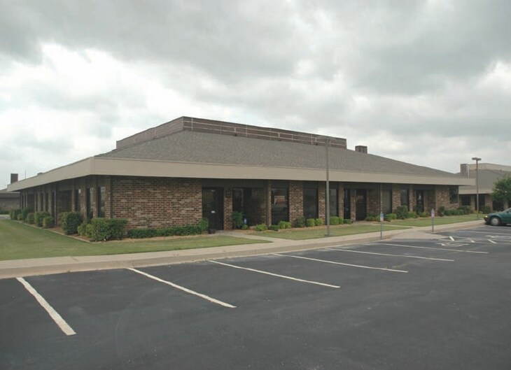 510 E Memorial Rd, Oklahoma City, OK à vendre - Photo du bâtiment - Image 3 de 5