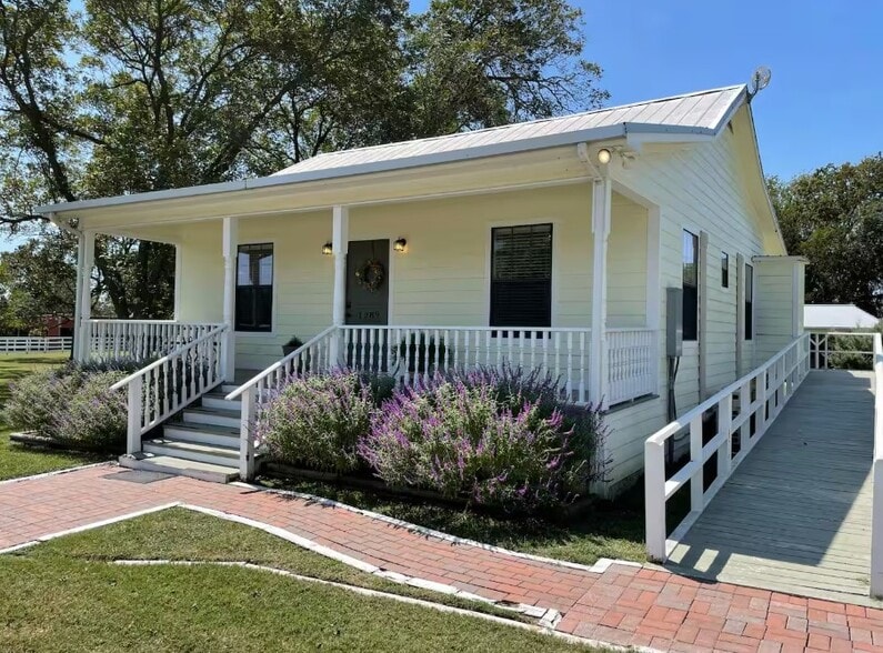 1281 Post Oak Point Rd, New Ulm, TX à vendre - Photo du bâtiment - Image 2 de 26