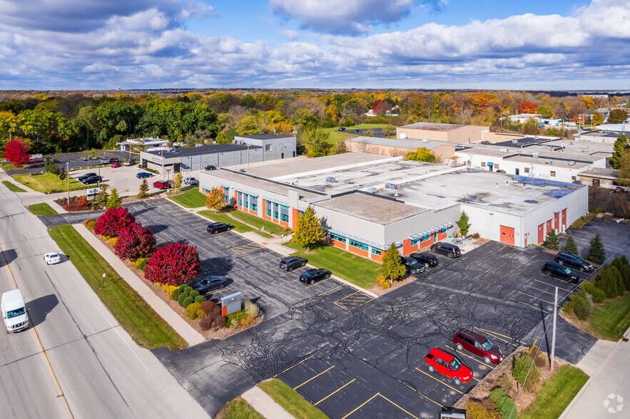 12600 W Burleigh Rd, Brookfield, WI à louer - Aérien - Image 3 de 9