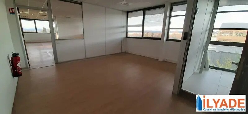 Office in Aix-en-Provence for sale Building Photo- Image 1 of 12