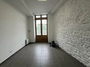 Retail in Lyon for lease Building Photo- Image 2 of 7