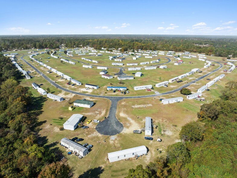 101 S Running Deer Cir, Dudley, NC à vendre - Photo du bâtiment - Image 2 de 6