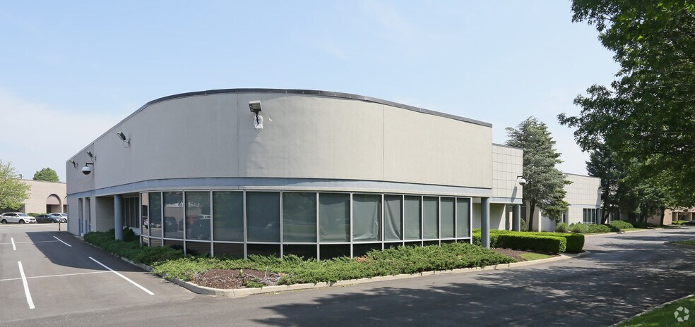 200-230 Sea Ln, Farmingdale, NY à louer - Photo du bâtiment - Image 1 de 20