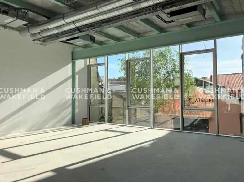 Office in Malakoff for lease - Interior Photo - Image 2 of 7