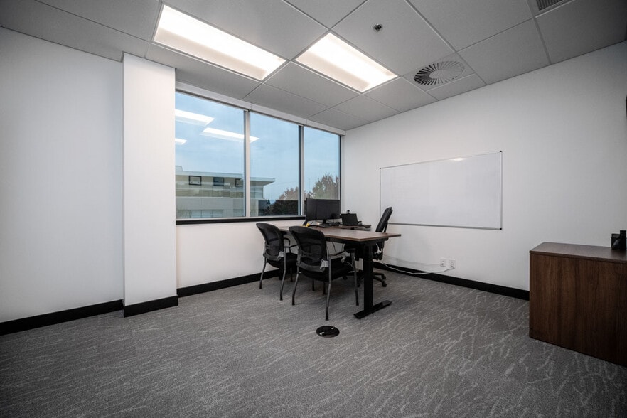 8029 199 St, Langley Twp, BC à vendre - Photo du bâtiment - Image 3 de 11