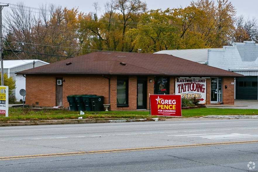 604 W Mcgalliard Rd, Muncie, IN à vendre - Photo principale - Image 1 de 1