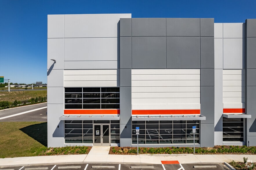 1220 Ocoee Apopka Rd, Apopka, FL à louer - Photo du bâtiment - Image 3 de 11